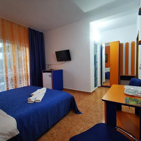 Vila Oranj Hotel คอสติเนช ภายนอก รูปภาพ