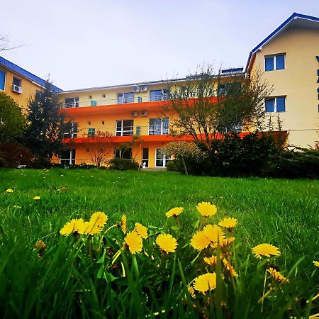 Vila Oranj Hotel คอสติเนช ภายนอก รูปภาพ