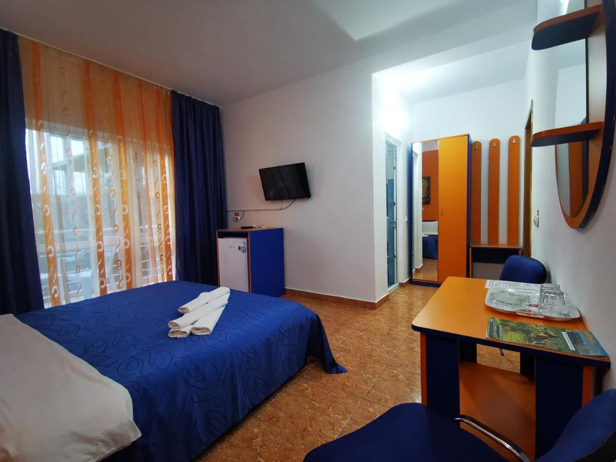Vila Oranj Hotel คอสติเนช ภายนอก รูปภาพ