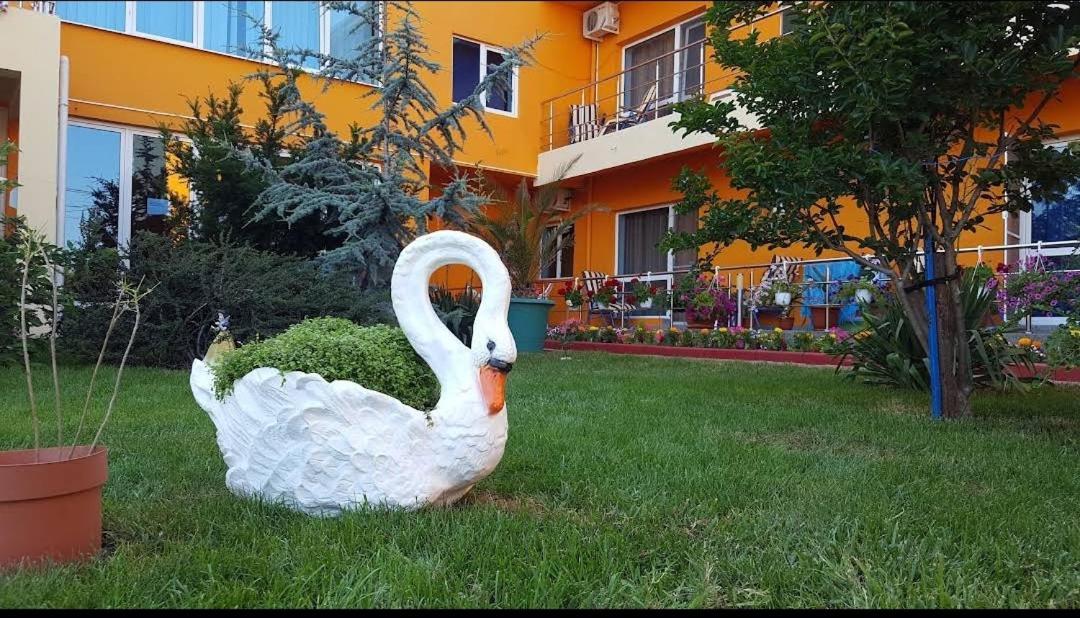Vila Oranj Hotel คอสติเนช ภายนอก รูปภาพ